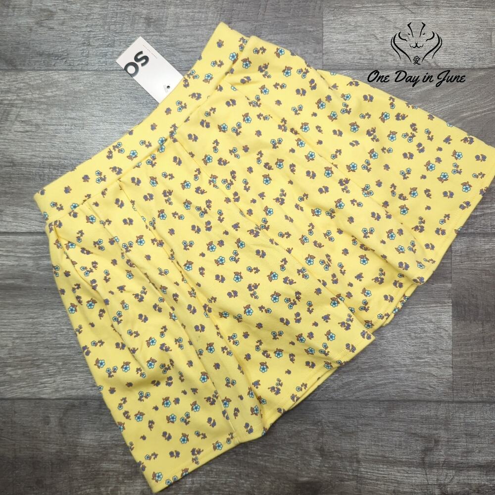 So Pleated Mini Skort Yellow Floral Built In Shorts NWT Size S